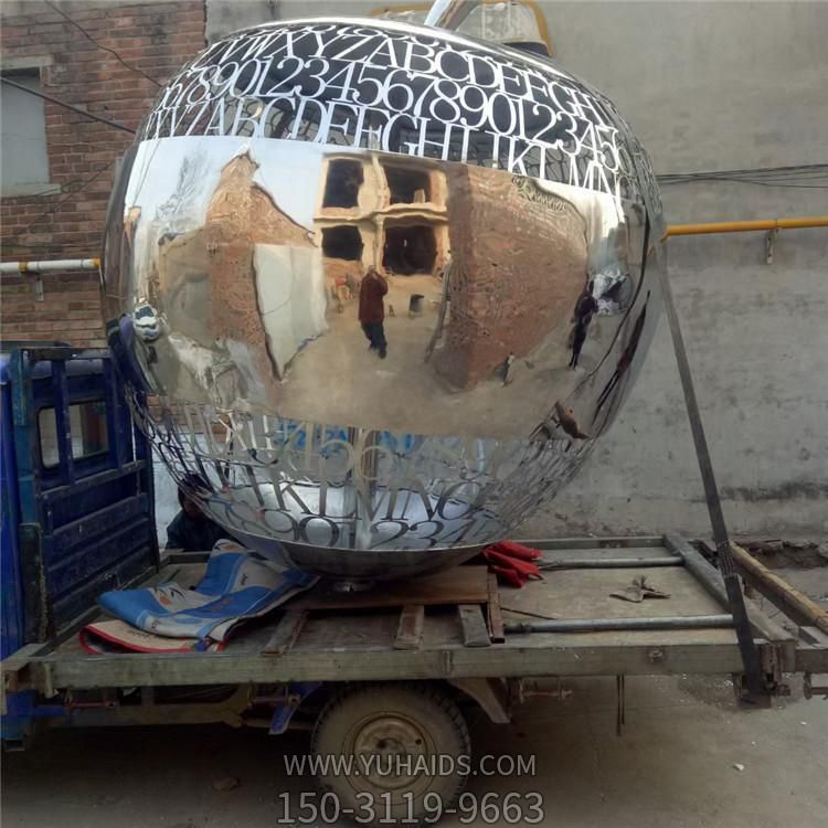 广场摆放大型不锈钢镂空镜面苹果雕塑