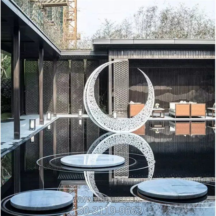 酒店会所水池摆放不锈钢镂空月亮雕塑