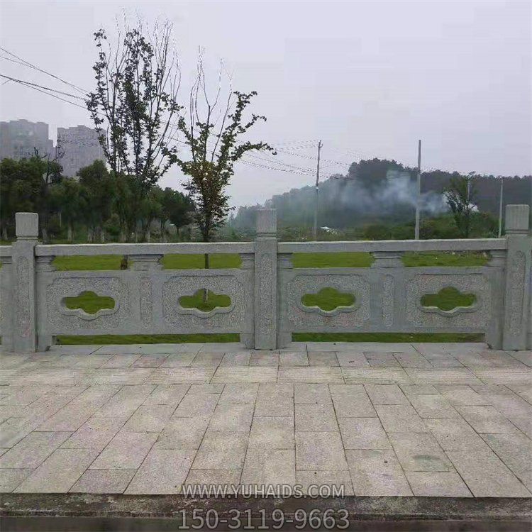 街道边安置天然石材花岗岩雕刻防护栏板雕塑
