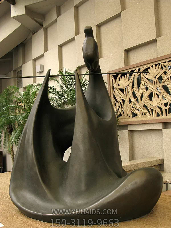 户外抽象不锈钢坐着的人物雕塑