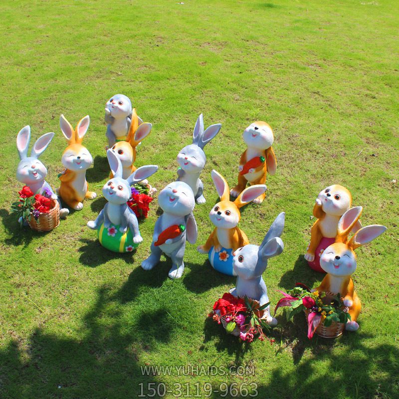 动物园摆放一群开心的玻璃钢兔子雕塑