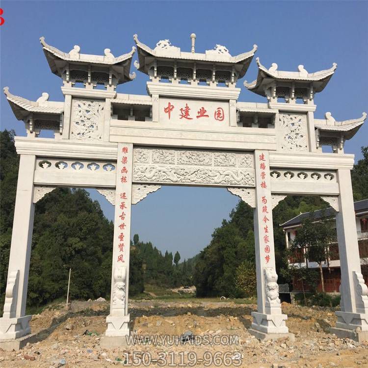 景区村庄入口摆放冲天式青石仿古石牌坊雕塑