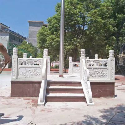 校园广场摆放汉白玉浮雕花纹防护栏杆升旗台