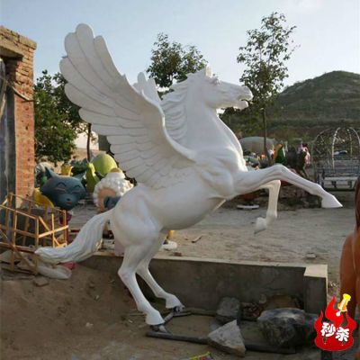景区摆放大型玻璃钢飞马动物雕塑