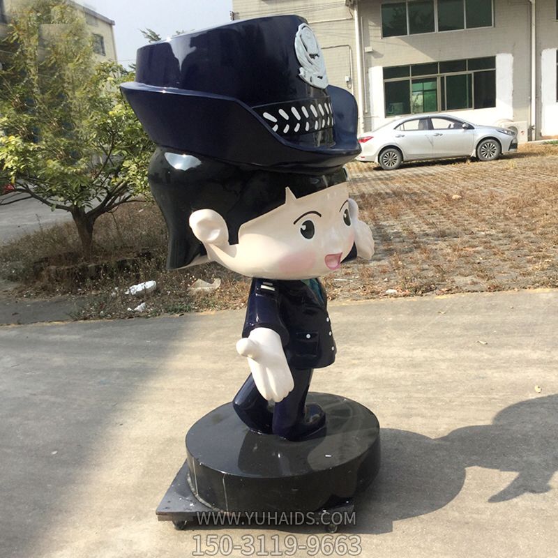 玻璃钢卡通指挥交通的女警察雕塑