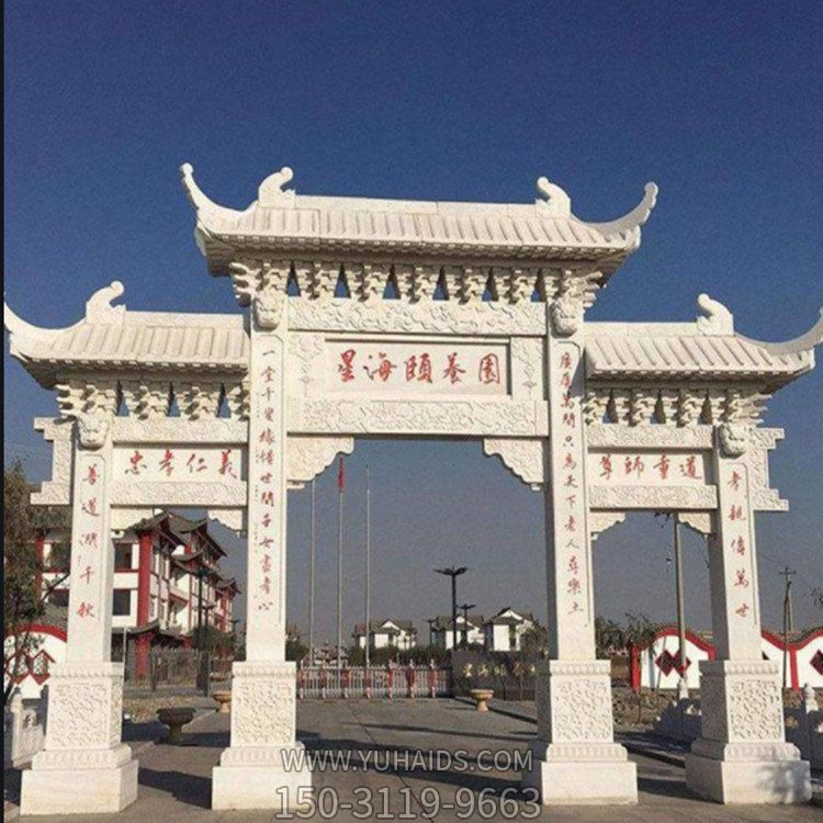 古镇街道摆放青石雕刻仿古建筑三门楼牌雕塑