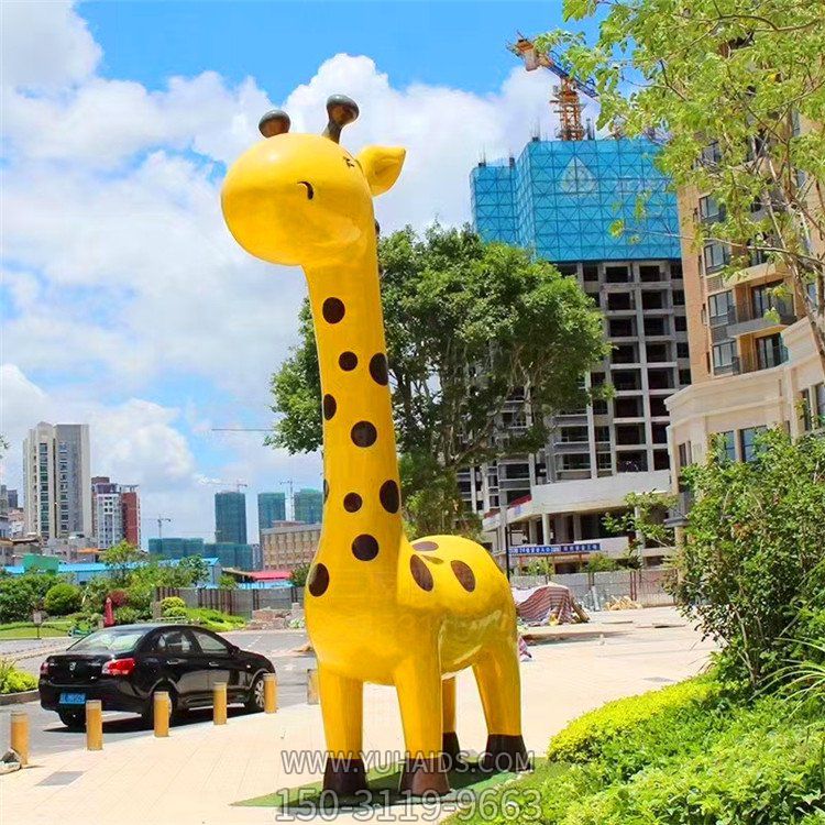 大型玻璃钢卡通长颈鹿城市广场户外景观雕塑