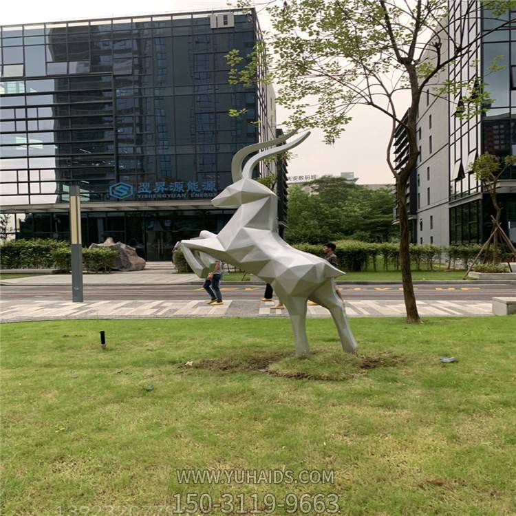 房地产公园玻璃钢动物羊草地摆件雕塑