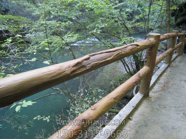 景区山道装饰防腐木头栏杆雕塑