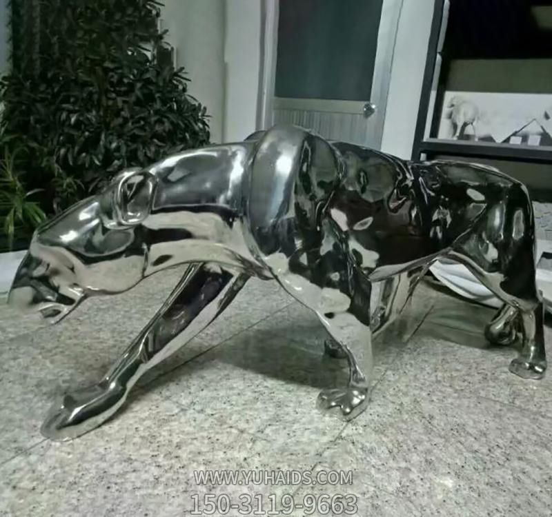 不锈钢镜面抛光拉丝行走中的金钱豹雕塑