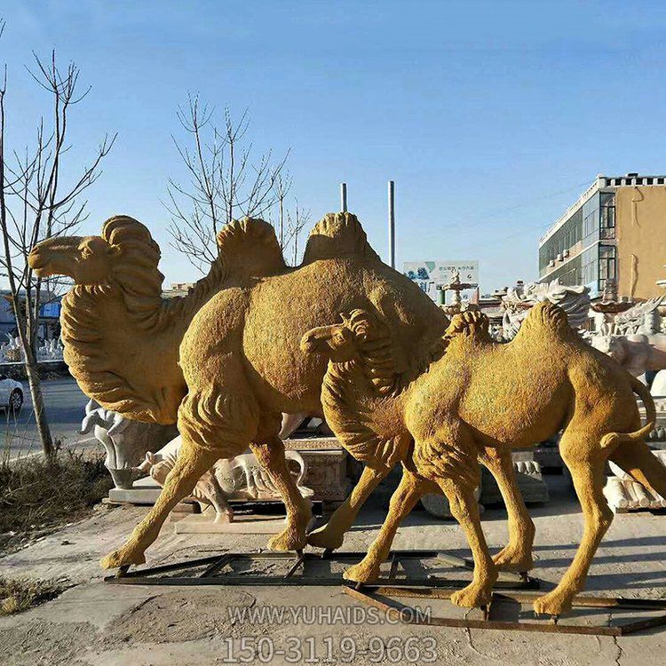 骆驼雕塑-游乐园景区玻璃钢彩绘仿真骆驼雕塑装饰摆件 央美定制