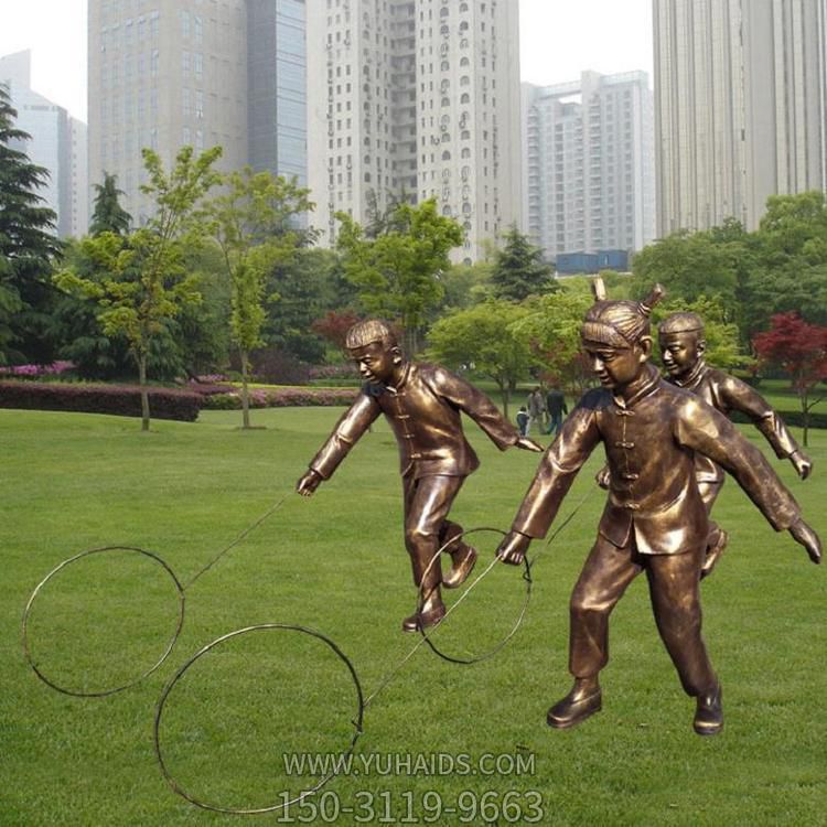 民俗小品公园街道玩耍的玻璃钢仿铜儿童雕塑