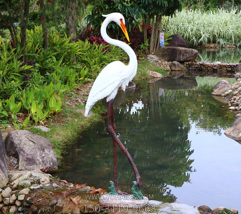 不锈钢景区池塘边上的丹顶鹤雕塑