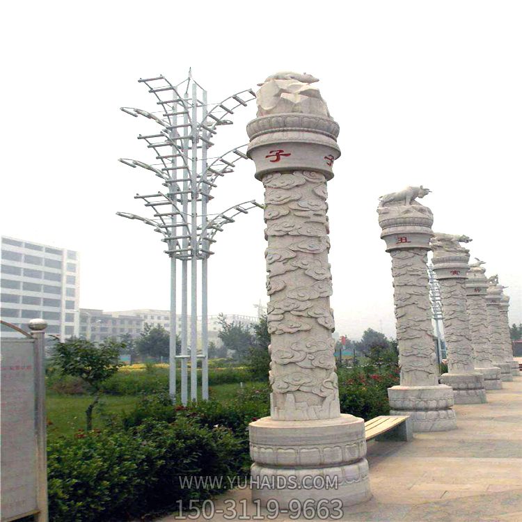 公园摆放古代生肖石雕龙柱雕塑