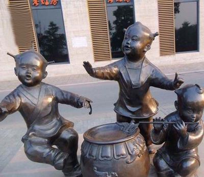步行街吹笛子跳舞的儿童玻璃钢仿铜雕塑