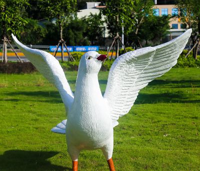 公园草坪创意玻璃钢鸽子雕塑