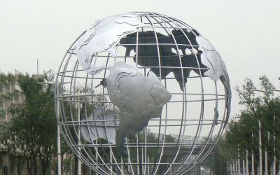 公园不锈钢镂空铁艺地球仪雕塑