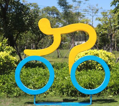 剪影自行车人物公园玻璃钢园林景观跑步雕塑运动校园户外小品体育