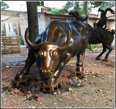 华尔街牛，铸铜铜牛雕塑