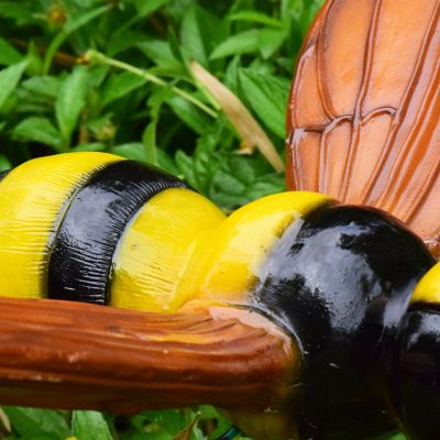 步行街商店花丛带电源玻璃钢蜜蜂雕塑