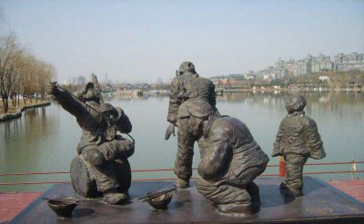 公园饭后拉二胡唱歌的人物铜雕二胡雕塑