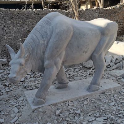 大理石石雕户外园林大型动物景观牛雕塑