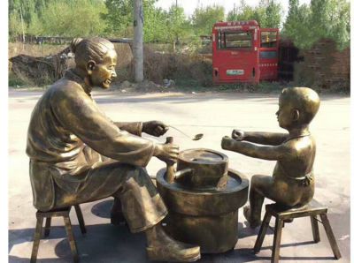 广场帮母亲磨豆的人物铜雕亲情雕塑