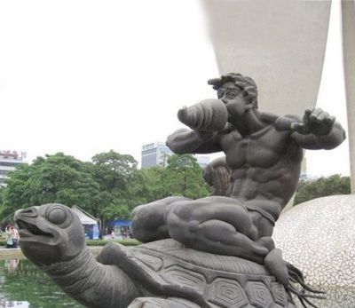 景区大理石创意人物坐着乌龟雕塑