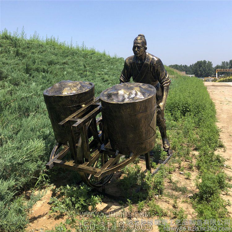 用独轮车运粮的农夫雕塑