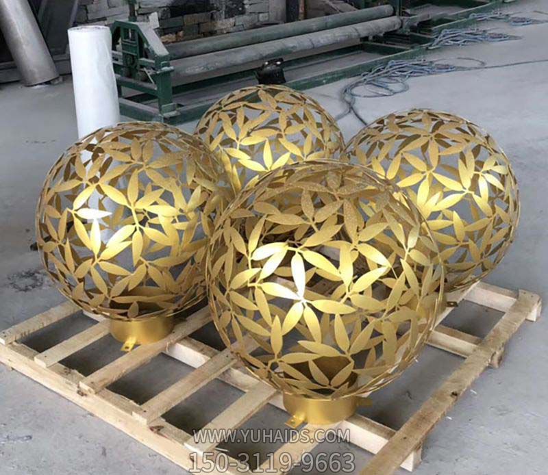 酒店景区黄铜镂空球雕塑