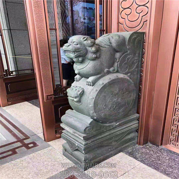 大门两侧石雕抱鼓石雕塑