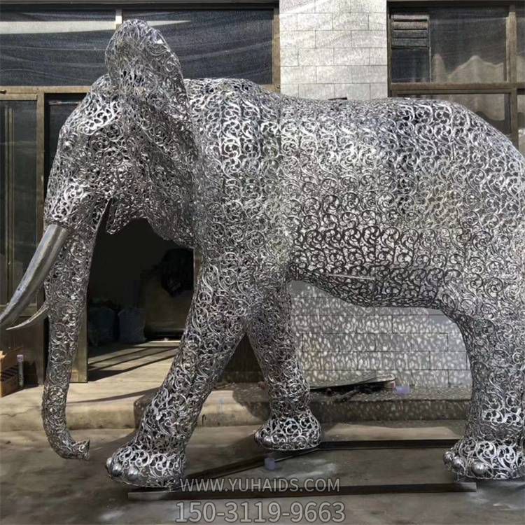 不锈钢镂空大型雕塑铁艺发光大象户外园林摆件