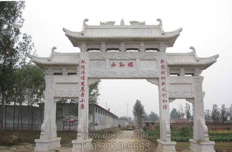 村口摆放三门雕刻双龙戏珠牌坊石雕雕塑