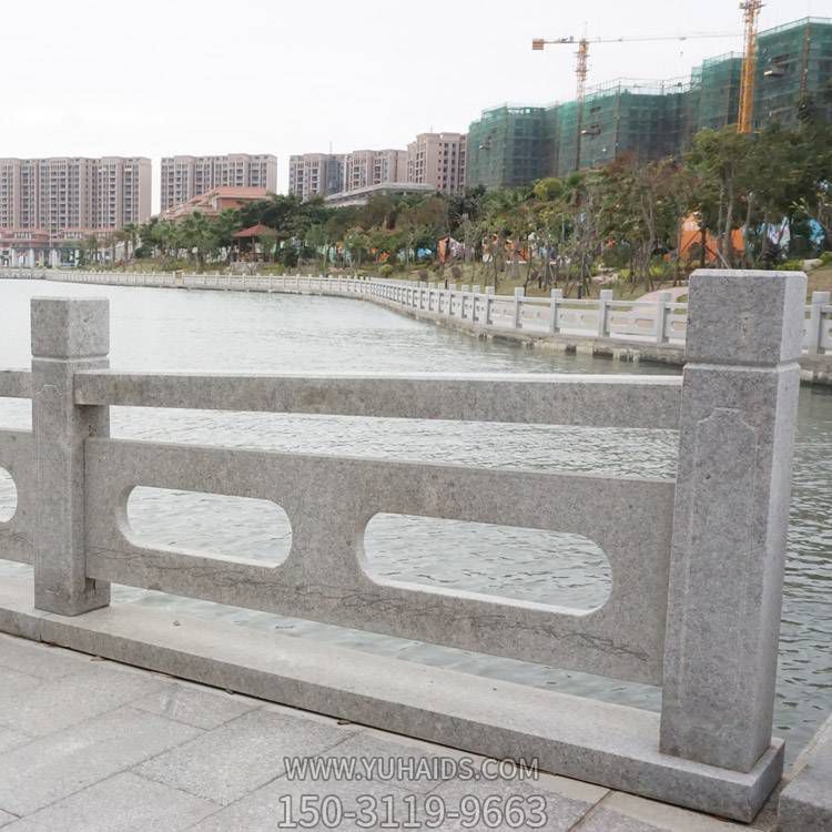 公园湖边拱桥安装防护围栏 花岗岩镂空石栏杆雕塑