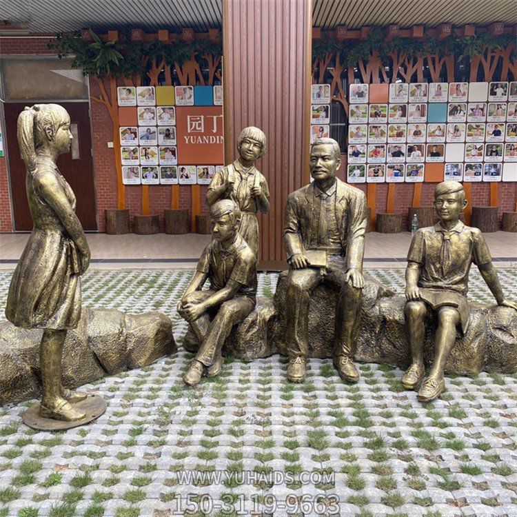 步行街玻璃钢仿铜人物情景雕塑