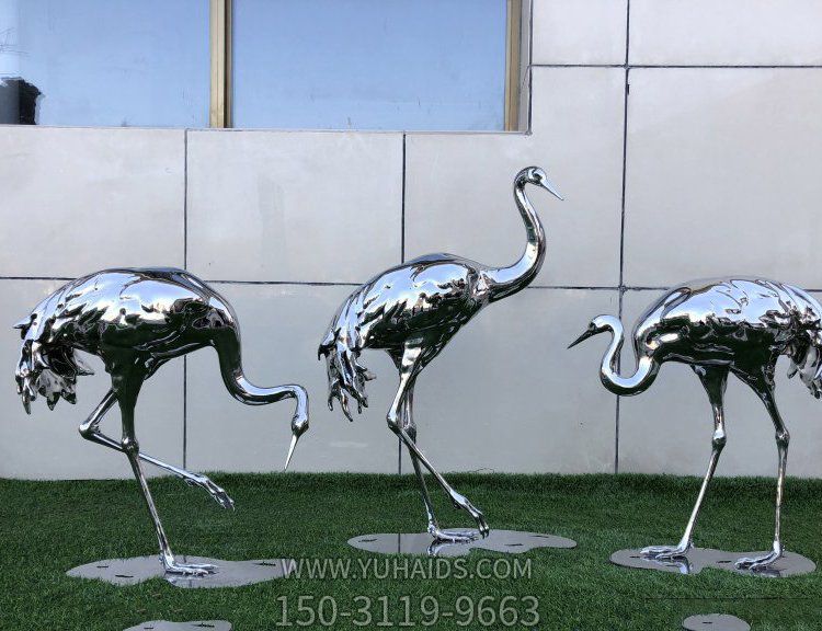 不锈钢仙鹤雕塑—园林草坪摆放大型动物不锈钢镜面仙鹤景观雕塑
