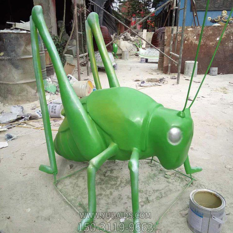 玻璃钢彩绘抽象园林景观摆件蝗虫雕塑