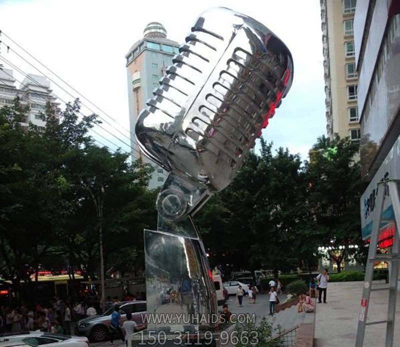 城市户外不锈钢镜面话筒雕塑