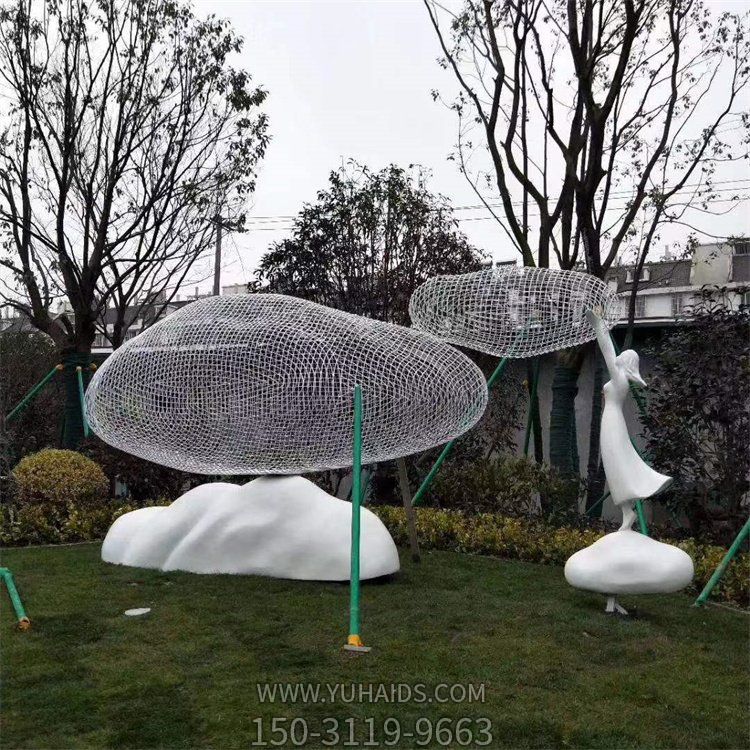 不锈钢运动，网格抽象运动雕塑