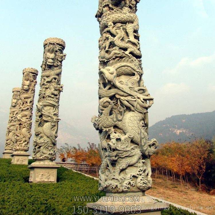 景点广场摆放大型青石浮雕龙盘石柱雕塑