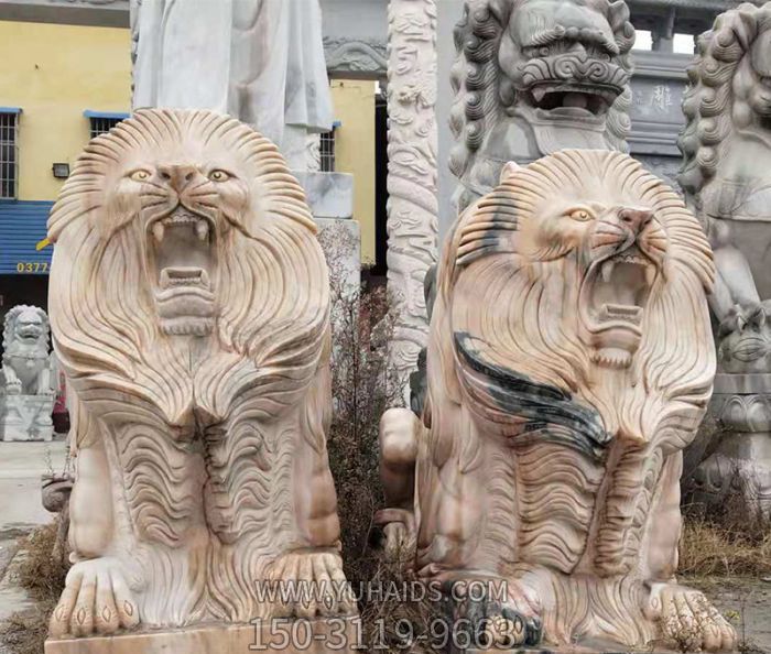 户外景区晚霞红狮子雕塑