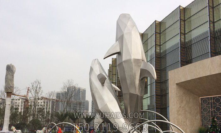 商业街两只跳跃的不锈钢海豚雕塑