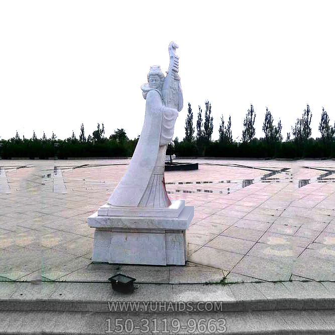广场中国古代四大美女之王昭君石雕雕塑