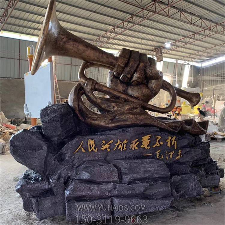 玻璃钢铸铜大型广场胜利的号角主题红军文化雕塑