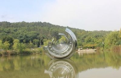 水中不锈钢创意半圆齿轮雕塑