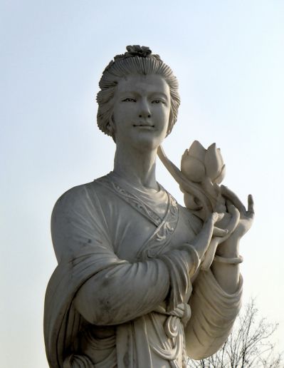 韩白云十二花神之古代美女手捧荷花雕塑