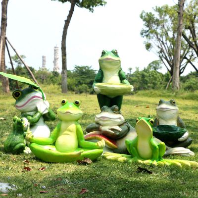 景区一群玻璃钢创意青蛙雕塑