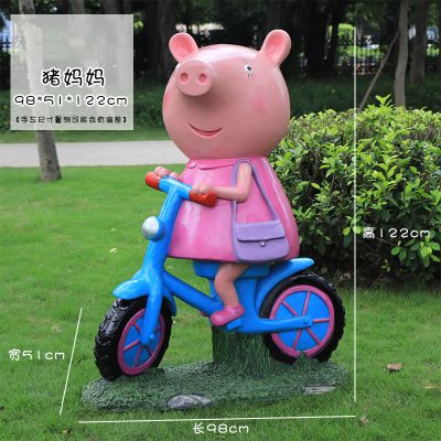 公园里摆放的背包的玻璃钢彩绘佩奇雕塑
