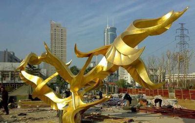 街道创意镀金飞翔天鹅雕塑