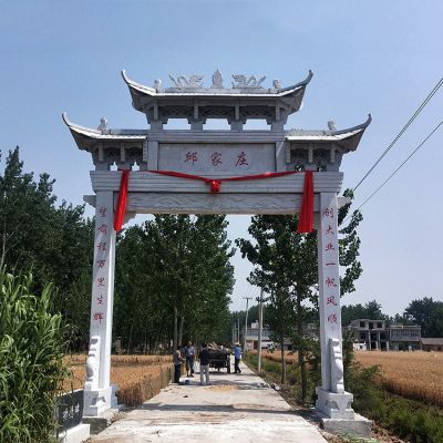 大理石村落摆放单门石牌坊雕塑